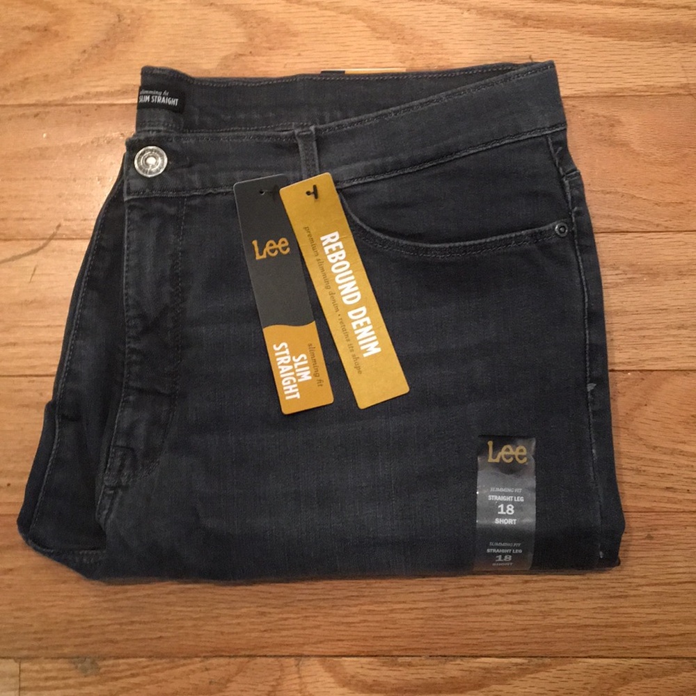 Lee women’s Fit Rebound Straigt Leg Jeans New!